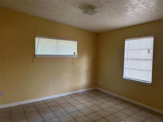 Building Photo - 3359 Frick Rd