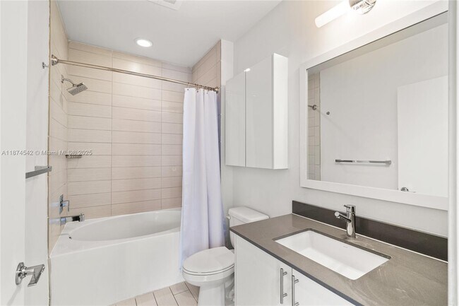 Building Photo - 999 SW 1st Ave