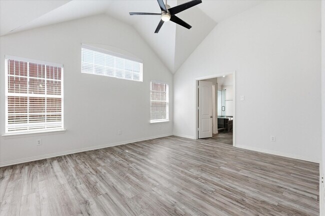Building Photo - 567 Southridge Way