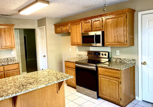 Building Photo - 4912 Oldfield Dr