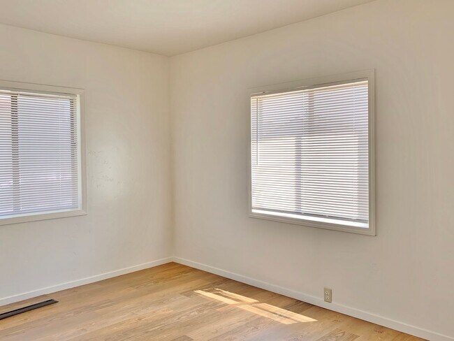 Building Photo - 3 Bedroom in Hollister