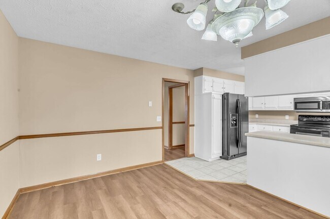 Building Photo - 341 Hickory Dr