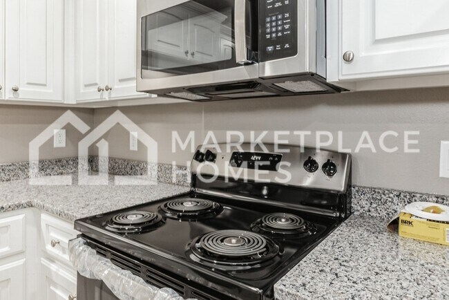 Building Photo - 417 W 20th St