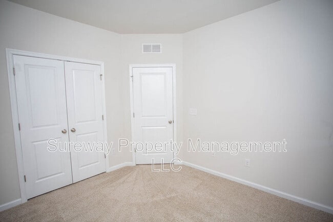Building Photo - 13 Verona Ln