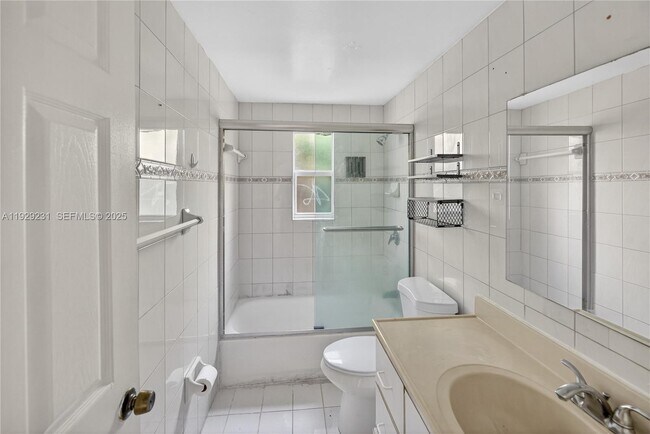 Building Photo - 1220 Marseille Dr