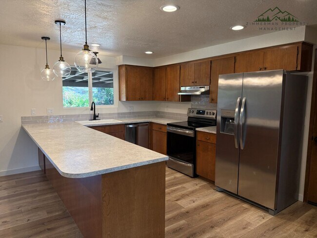 Building Photo - Beautiful Home in Hayden Bridge