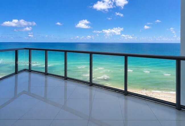 Building Photo - 17121 Collins Ave