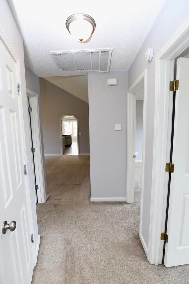 Building Photo - 60 Vinca Ct