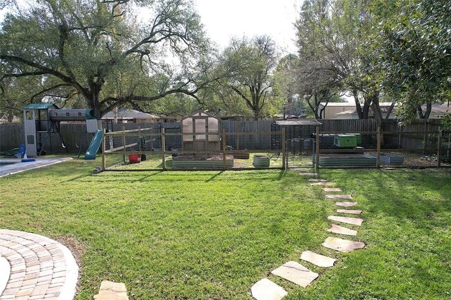 Building Photo - 2819 Fortuna Dr