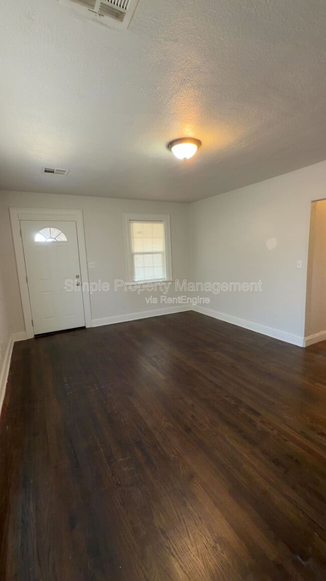 Building Photo - 946 East Dr