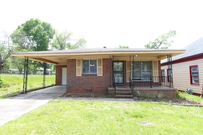 Building Photo - 4BR 2BA New On The Market! Cute! Cute! Cute! Better Hurry To See This One!!