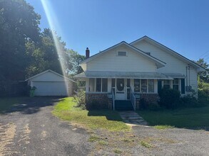 Building Photo - 1413 Ashville Rd
