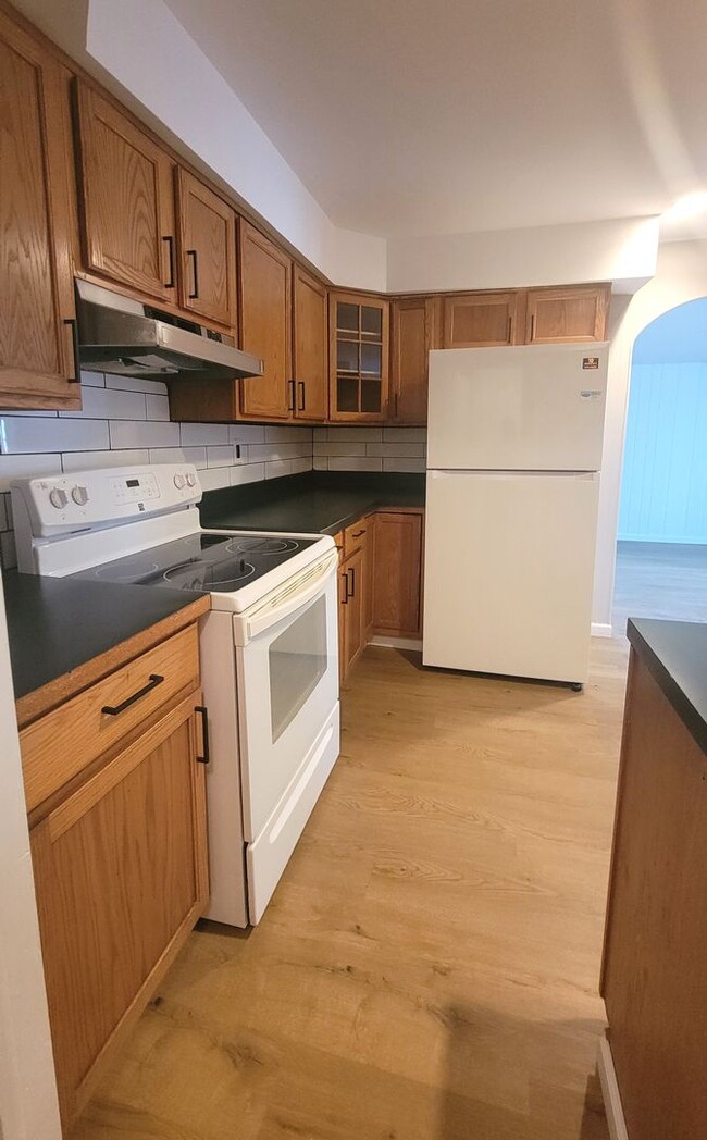 Building Photo - Spacious 3 Bedroom 2.5 Bath Townhome for RENT