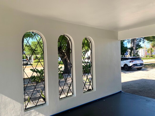 Building Photo - 2260 NE 62nd St