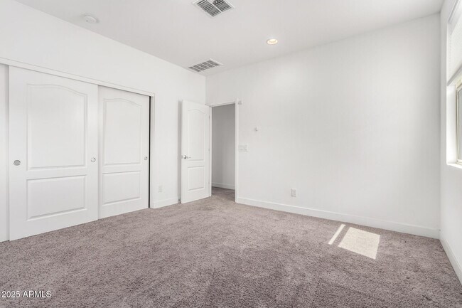 Building Photo - 5221 N 79th Dr