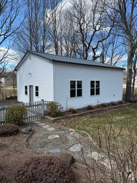 Building Photo - 30 Smith Bridge Rd