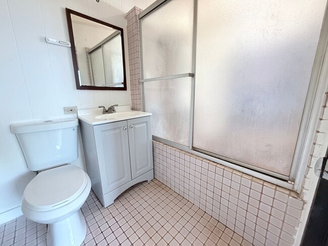 Building Photo - 3 Bedroom 1.5 Bathroom Single Family House Makakilo Home with Yard & Cool Breezes!