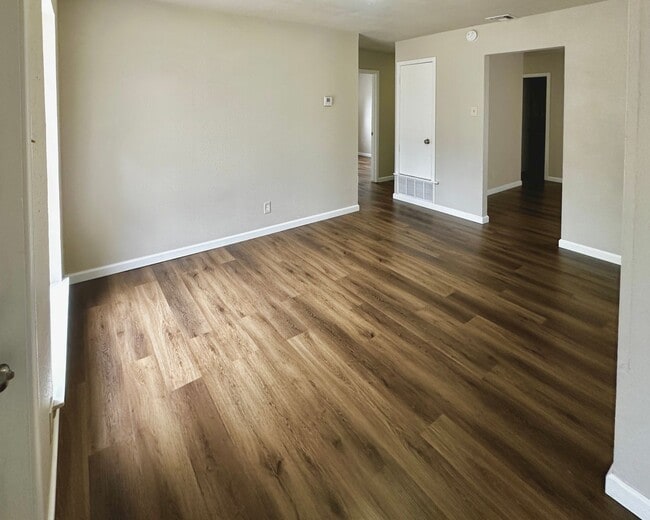 Building Photo - 5055 Binz Engleman Rd