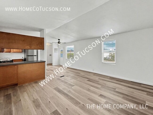 Building Photo - 9950 N El Uno Minor