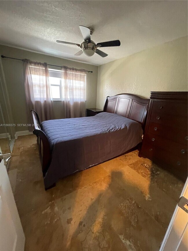 Building Photo - 410 SE 2nd St