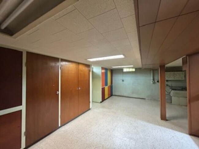 Building Photo - 22 S Randall Ave