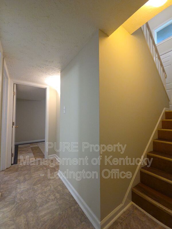 Building Photo - 3432 Warwick Ct
