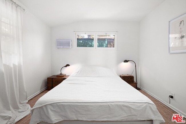 Building Photo - 2294 Mountain Oak Dr