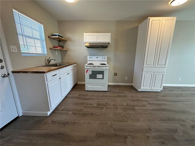 Building Photo - 3152 Meadow Ln