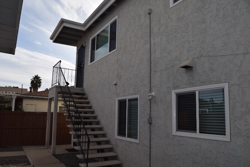 Building Photo - 4566 Utah St