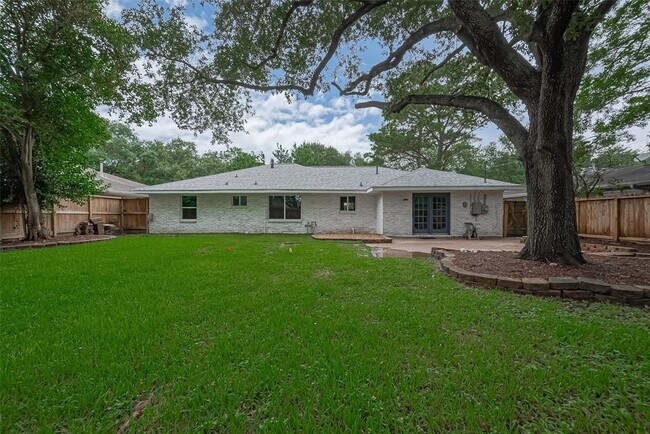 Building Photo - 11431 Landsdowne Dr