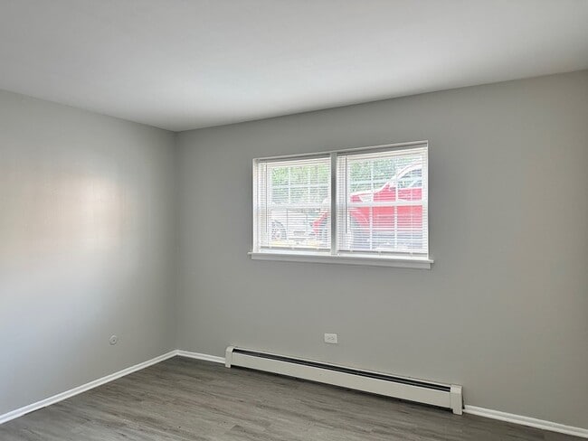 Building Photo - 3400 Maple Ave