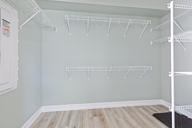 Building Photo - MODERN 3-BEDROOM W/ OFFICE WEST TAMPA HOME | BUILT 2023 | FENCED YARD | PET FRIENDLY