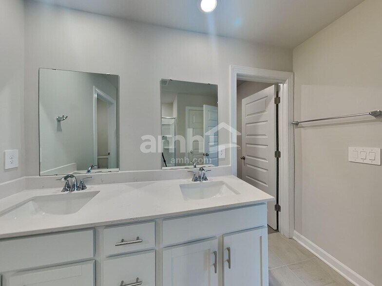 Building Photo - 202 Granby Trl