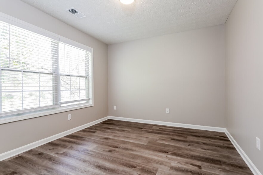 Building Photo - 1307 Highfield Dr NE