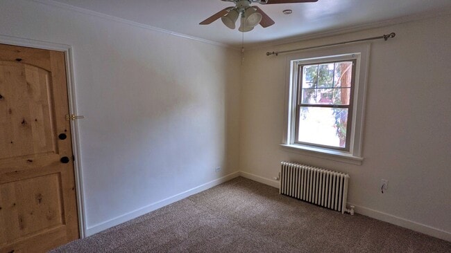 Building Photo - Historic Spacious 2 Bed 1 Bath with Study ...