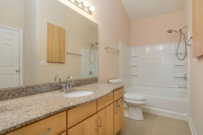 Building Photo - Beautiful 1-Bedroom Condo with Detached Garage in Eastwood Village Complex (Water Included)