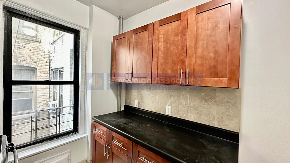 Building Photo - 305 Convent Ave