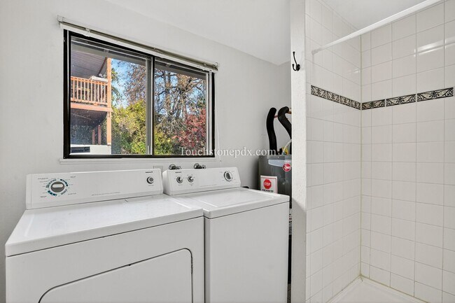 Building Photo - **$500 OFF SECOND MONTH RENT!**Bright Home with Stunning Mountain Skyline Setting!