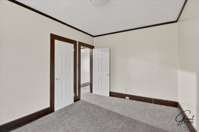 Building Photo - 58/60 Alger - FDR - T