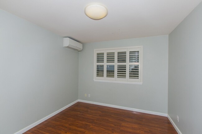 Building Photo - BACK ON MARKET**Single level spacious home...