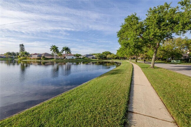 Building Photo - 4832 Queen Palm Terrace NE