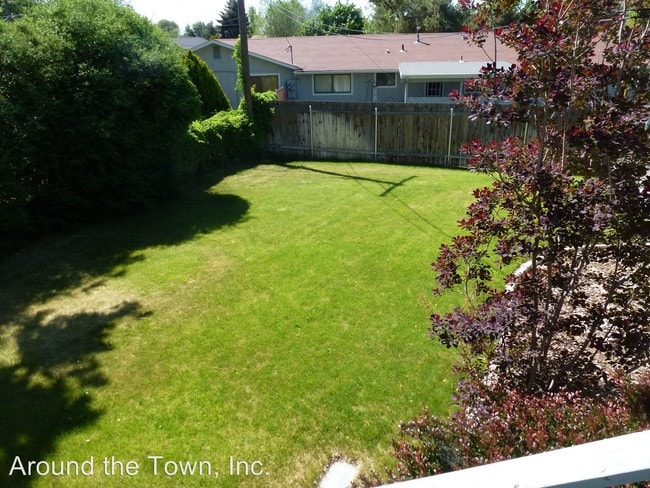 Building Photo - 760-780 White Cloud Dr