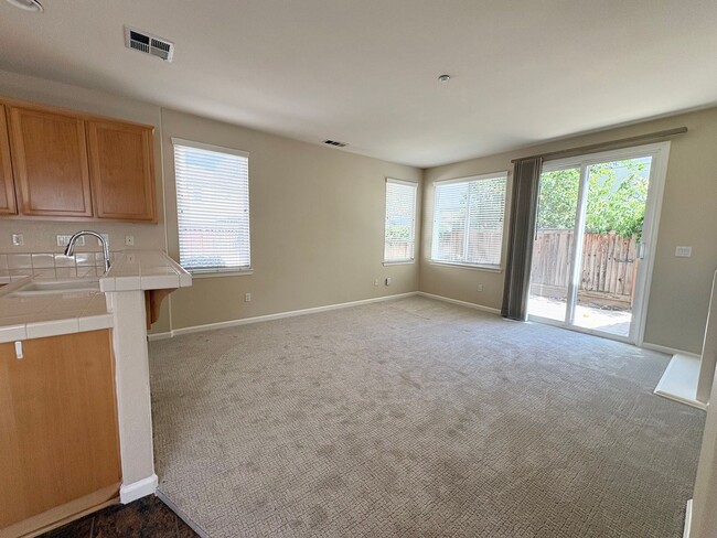 Building Photo - Beautiful 4 Bed 2.5 Bath Garin Ranch Home