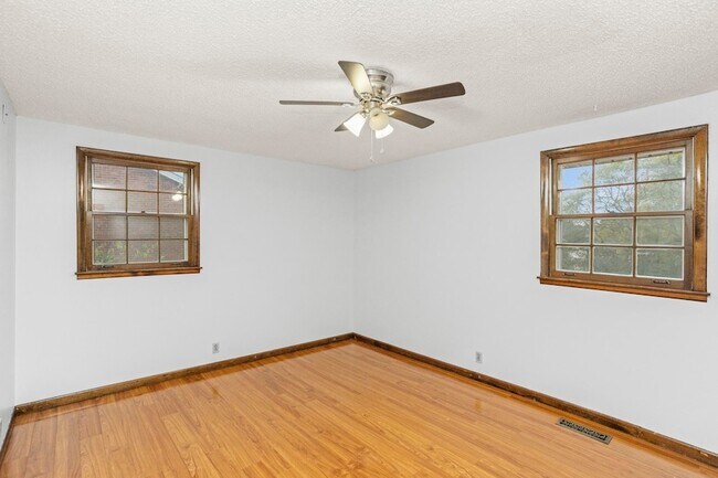 Building Photo - 2909 Cherry Hills Dr