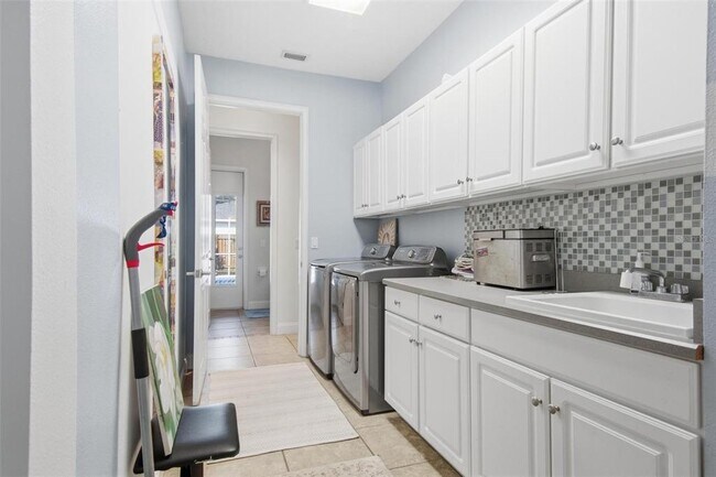 Building Photo - 118 Whispering Pine Dr