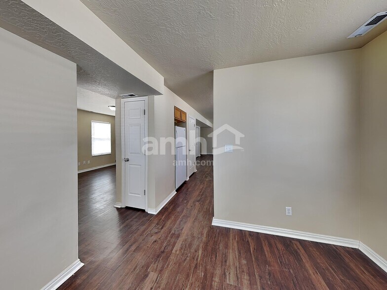 Building Photo - 7801 Ash Point Cir