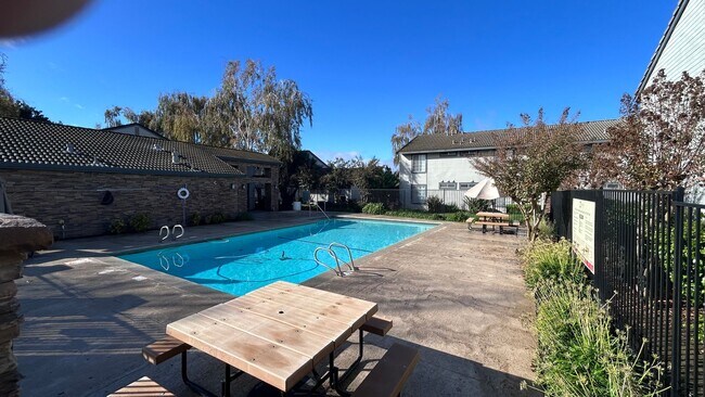 Building Photo - 3945 Dale Rd