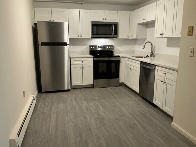 Primary Photo - 121 North St