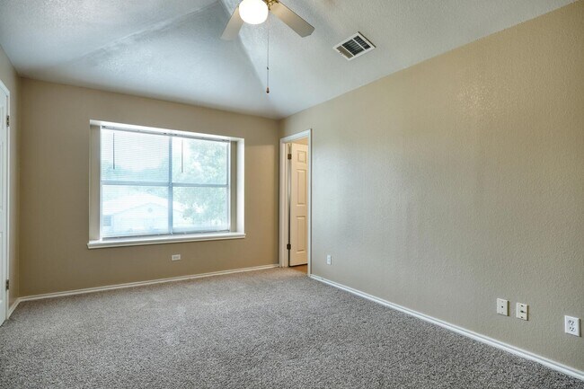 Building Photo - 8102 Willet Trail