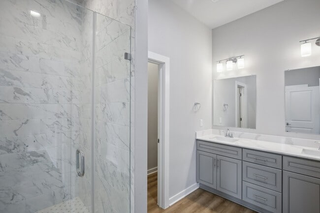 Building Photo - 5751 Spring Stuebner Rd